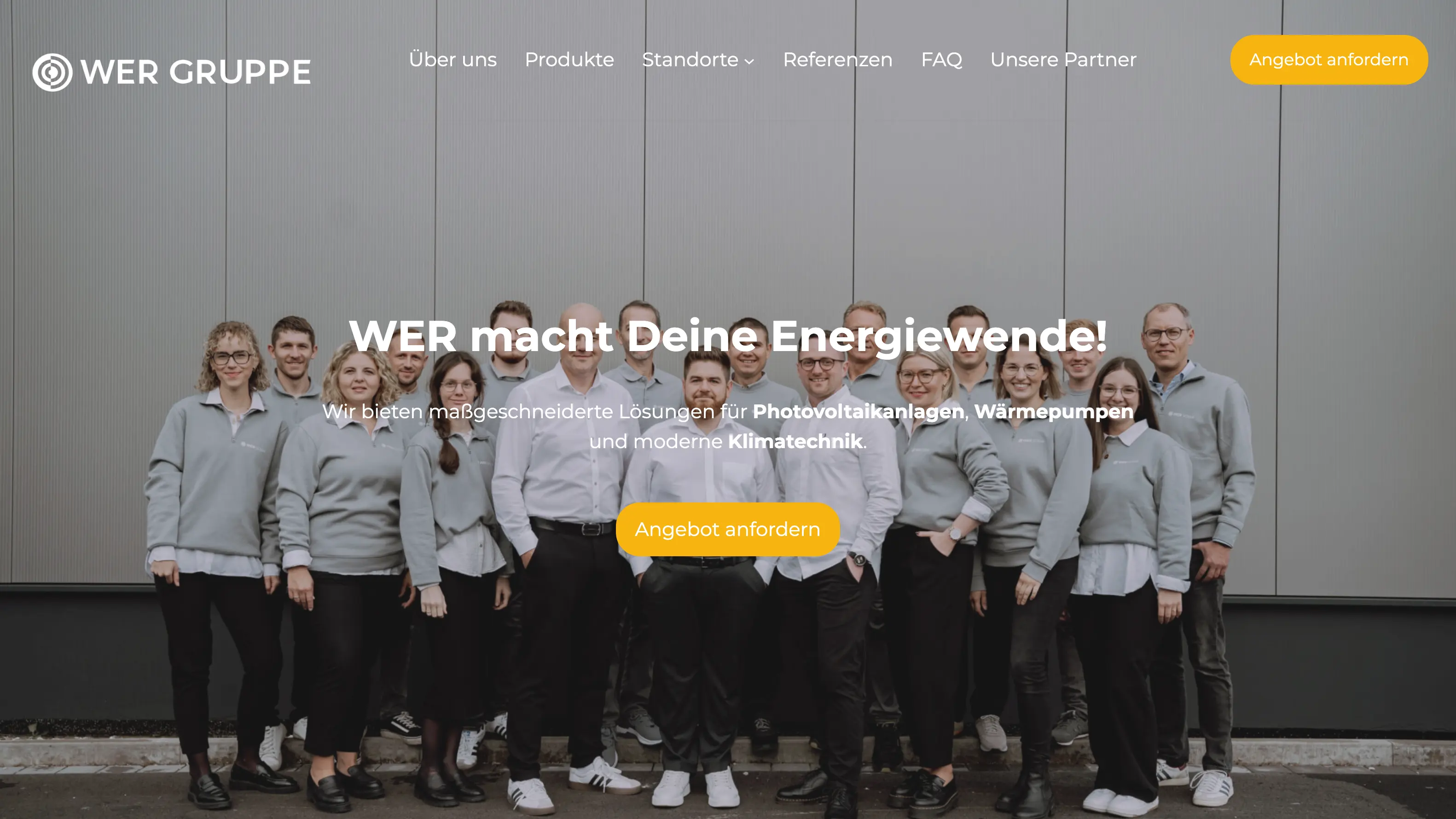 Der Auftritt vom 7. Dezember 2025 mit Teamfoto und einem einzelnen Weg zum Angebot