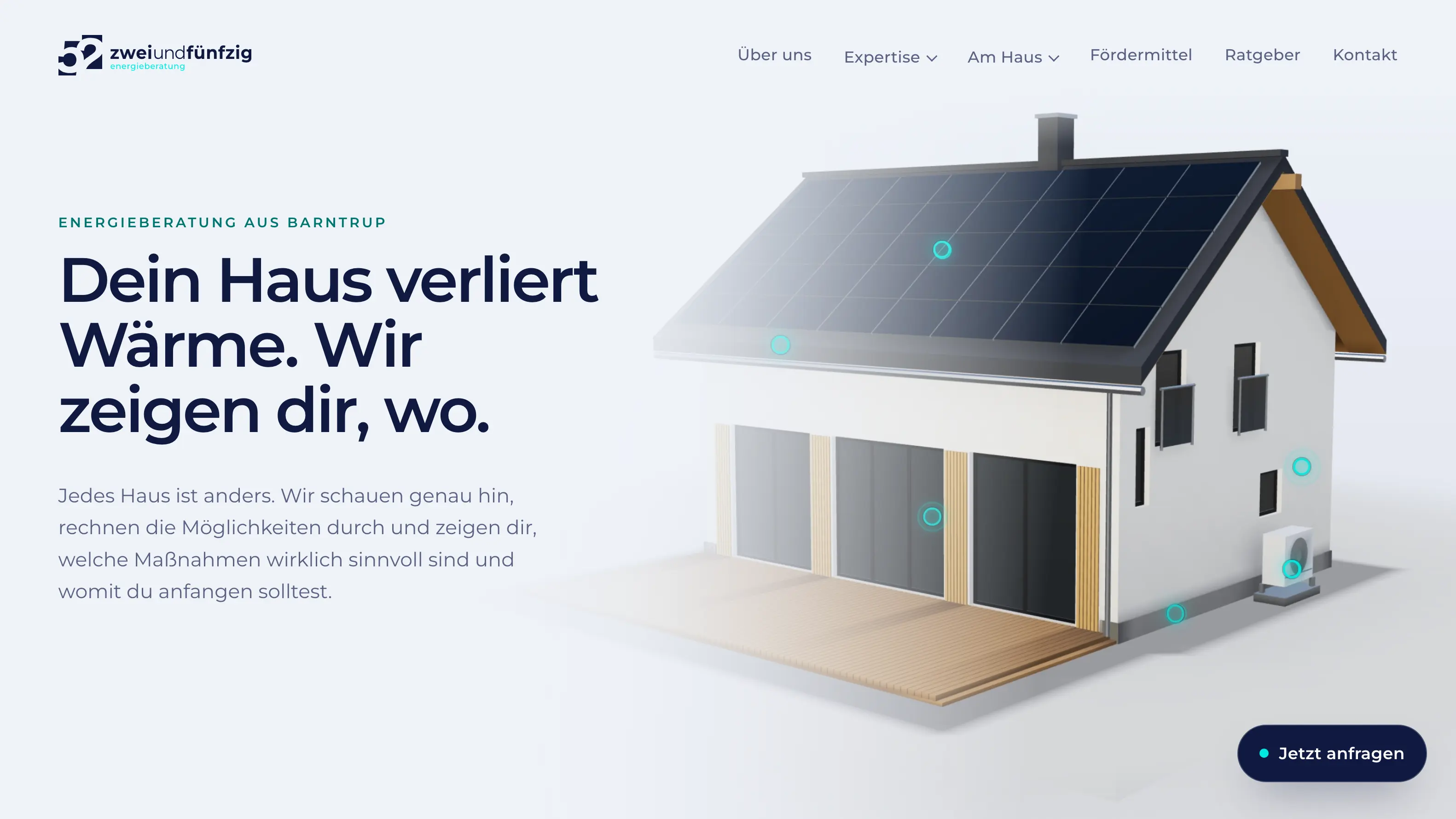 Die Startseite von zweiund50: „Dein Haus verliert Wärme. Wir zeigen dir, wo." neben einem Einfamilienhaus in 3D